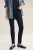 Next-czarne-damskie-jeansy-modelka-przod2.webp