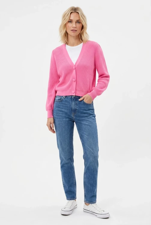 F&F-rozowy-sweter-kardigan-modelka.webp