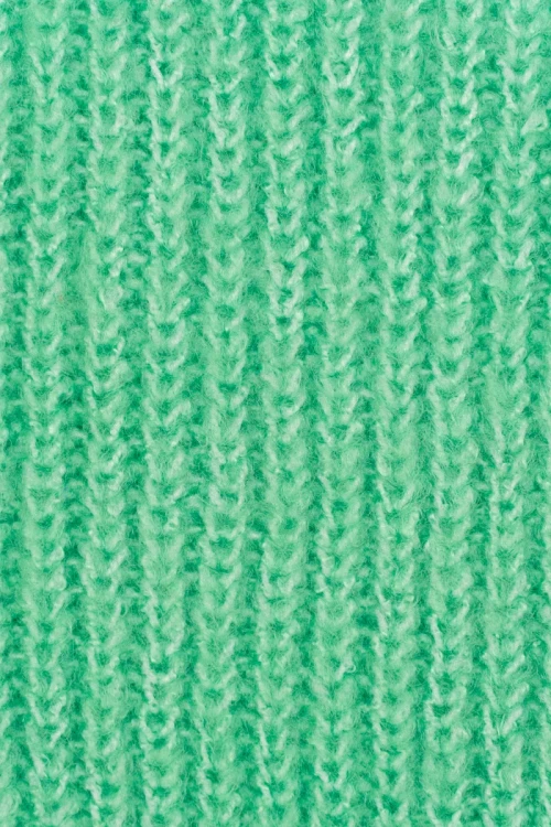 George-mietowy-sweter-zdobienia-zblizenie2.webp