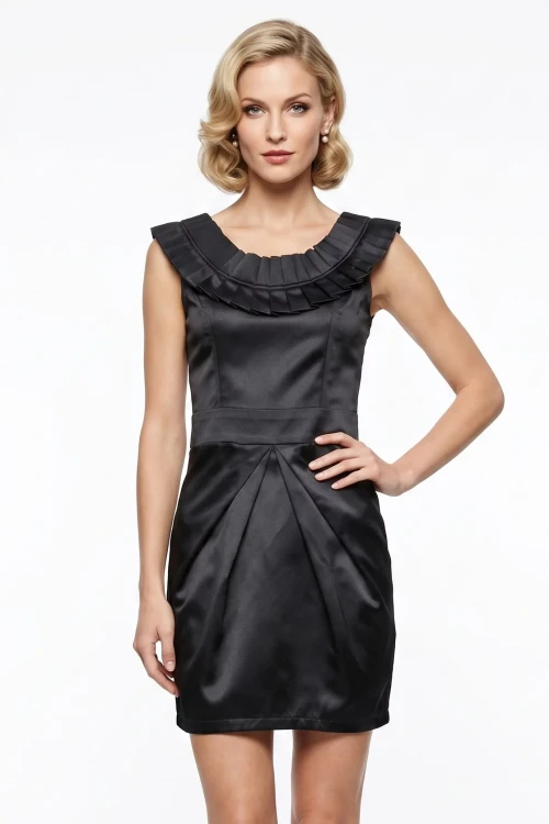 Cotton-Club-czarna-koktajlowa-sukienka-modelka2.webp