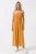 H&M-musztardowa-sukienka-maxi-modelka-przod.webp
