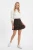 Miss-Selfridge-czarna-spodniczka-w-kwiaty-modelka-przod2.webp