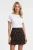 Miss-Selfridge-czarna-spodniczka-w-kwiaty-modelka-przod3.webp