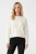 H&M-bialy-pudelkowy-sweter-modelka.webp