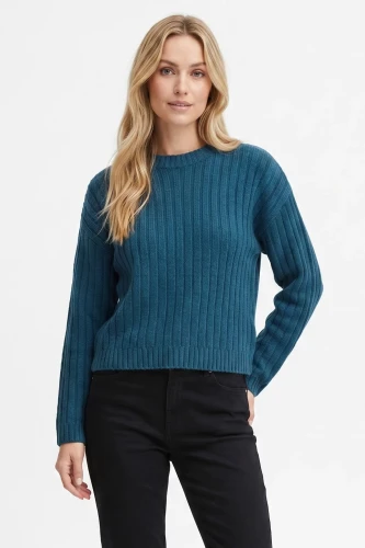 H&M-szmaragdowy-pudelkowy-sweter-modelka.webp