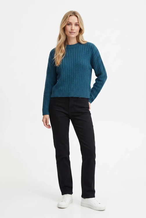 H&M-szmaragdowy-pudelkowy-sweter-modelka2.webp