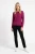 Isle-Ewm-karmazynowy-lekki-sweter-modelka2.webp