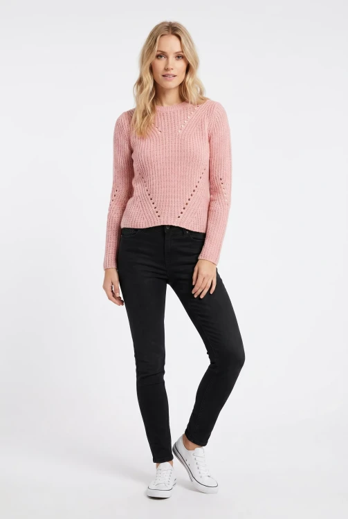 Select-klasyczny-rozowy-sweter-modelka2.webp