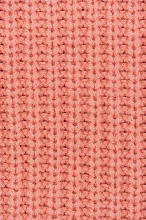 Topshop-brzoskwiniowy-sweter-polgolf-zblizenie.webp