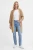 H&M-jasna-kamelowa-niezapinana-narzuta-modelka.webp