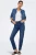 Only-ciemna-jeansowa-kurtka-katana-modelka-przod.webp