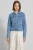 Only-jasna-jeansowa-kurtka-katana-modelka-przod.webp
