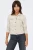 Only-kremowa-jeansowa-kurtka-katana-modelka-przod.webp
