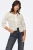 Only-kremowa-jeansowa-kurtka-katana-modelka-przod2.webp