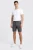Boohoo-meskie-grafitowe-spodenki-typu-chino-model-przod.webp
