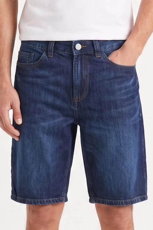 Springfield-meskie-ciemne-jeansowe-spodenki-jeans-model-glowne.webp