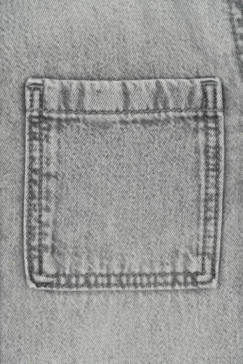 Primark-dziecieca-grafitowa-koszula-jeansowa-zblizenie2.webp
