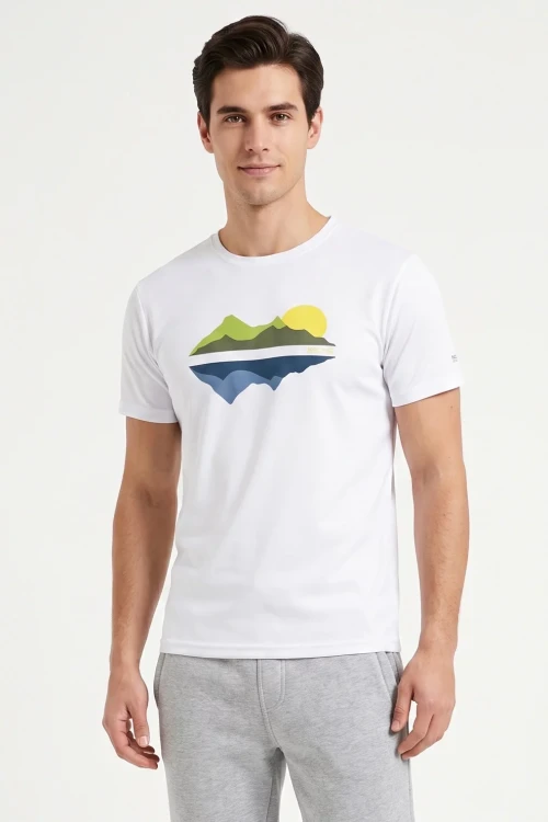 Regatta-meska-biala-sportowa-bluzka-t-shirt-nadruk-model-glowne.webp