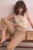 Next-lniane-camel-spodnie-len-modelka-przod2.webp