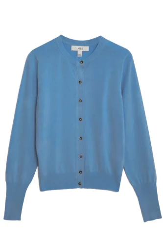M&S-szaroniebieski-sweter-kardigan-brazowy-guzik-glowne.webp