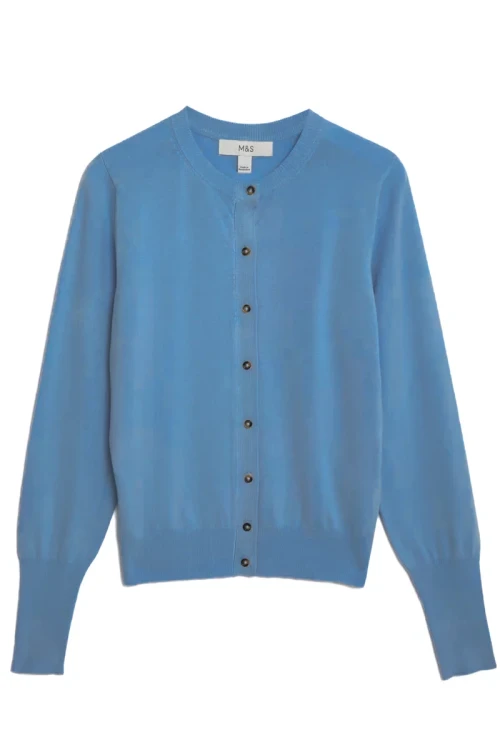 M&S-szaroniebieski-sweter-kardigan-brazowy-guzik-glowne.webp