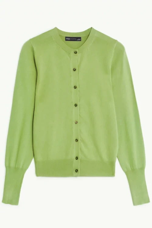 M&S-seledynowy-sweter-kardigan-brazowy-guzik-glowne.webp