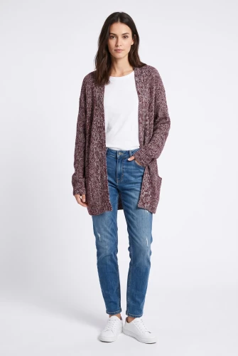 F&F-bordowa-melanzowa-narzuta-modelka-przod.webp