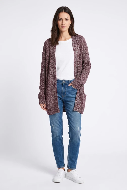 F&F-bordowa-melanzowa-narzuta-modelka-przod.webp