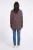 F&F-bordowa-melanzowa-narzuta-modelka-tyl2.webp