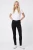 H&M-czarne-spodnie-jeansy-modelka-przod.webp