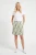Peacocks-lniana-spodniczka-mini-w-kwiaty-modelka-przod.webp