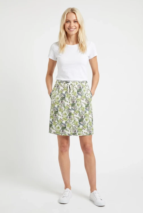 Peacocks-lniana-spodniczka-mini-w-kwiaty-modelka-przod.webp