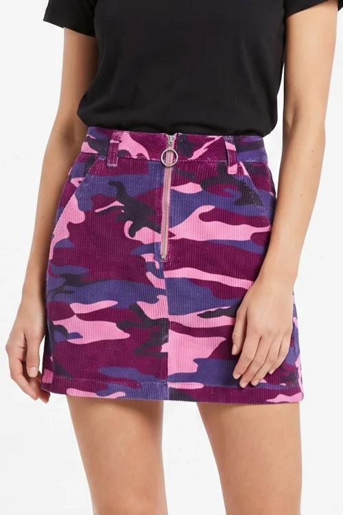 Topshop-spodniczka-mini-moro-zamek-modelka-glowne.webp