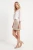 Primark-zamszowa-bezowa-spodniczka-mini-modelka-przod2.webp