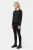 Primark-czarna-kurtka-na-kozuszku-jeansowa-modelka-przod2.webp