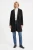Primark-czarny-damski-plaszcz-guzik-modelka-przod2.webp