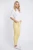 George-cytrynowe-spodnie-jeansy-zamki-modelka-bok.webp