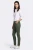 C&A-oliwkowe-spodnie-jeansy-push-up-look-modelka-bok.webp