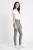 Forever21-grafitowe-spodnie-jeansy-z-dziurami-modelka-bok.webp