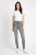 Forever21-grafitowe-spodnie-jeansy-z-dziurami-modelka-przod.webp