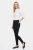 H&M-czarne-spodnie-jeansy-wysoki-stan-modelka-bok.webp