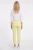 C&A-kanarkowe-spodnie-jeansy-crop-zamki-modelka-tyl.webp