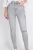 Primark-szare-spodnie-jeansy-z-przetarciami-modelka-glowne.webp