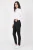 Pretty-little-thing-czarne-spodnie-jeansy-postrzepione-modelka-przod2.webp