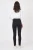 Pretty-little-thing-czarne-spodnie-jeansy-postrzepione-modelka-tyl.webp