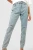 Boohoo-spodnie-jeansy-mum-dziury-wysoki-stan-modelka-przod-2.webp