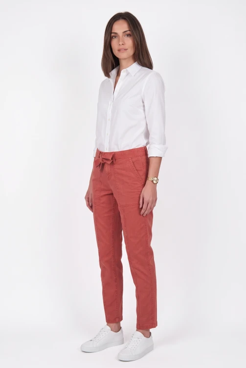 George-damskie-spodnie-jeansowe-cynober-modelka-przod2.jpg