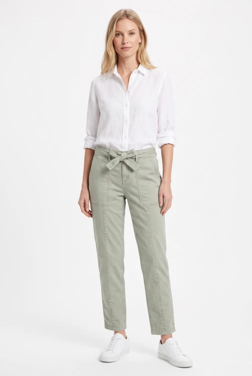 George-damskie-spodnie-jeansowe-khaki-modelka-przod.jpg