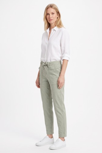 George-damskie-spodnie-jeansowe-khaki-modelka-tyl.jpg