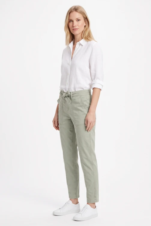 George-damskie-spodnie-jeansowe-khaki-modelka-tyl.jpg